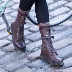 Dr. Martens Women's Aimilita Triumph US 7 UK 5